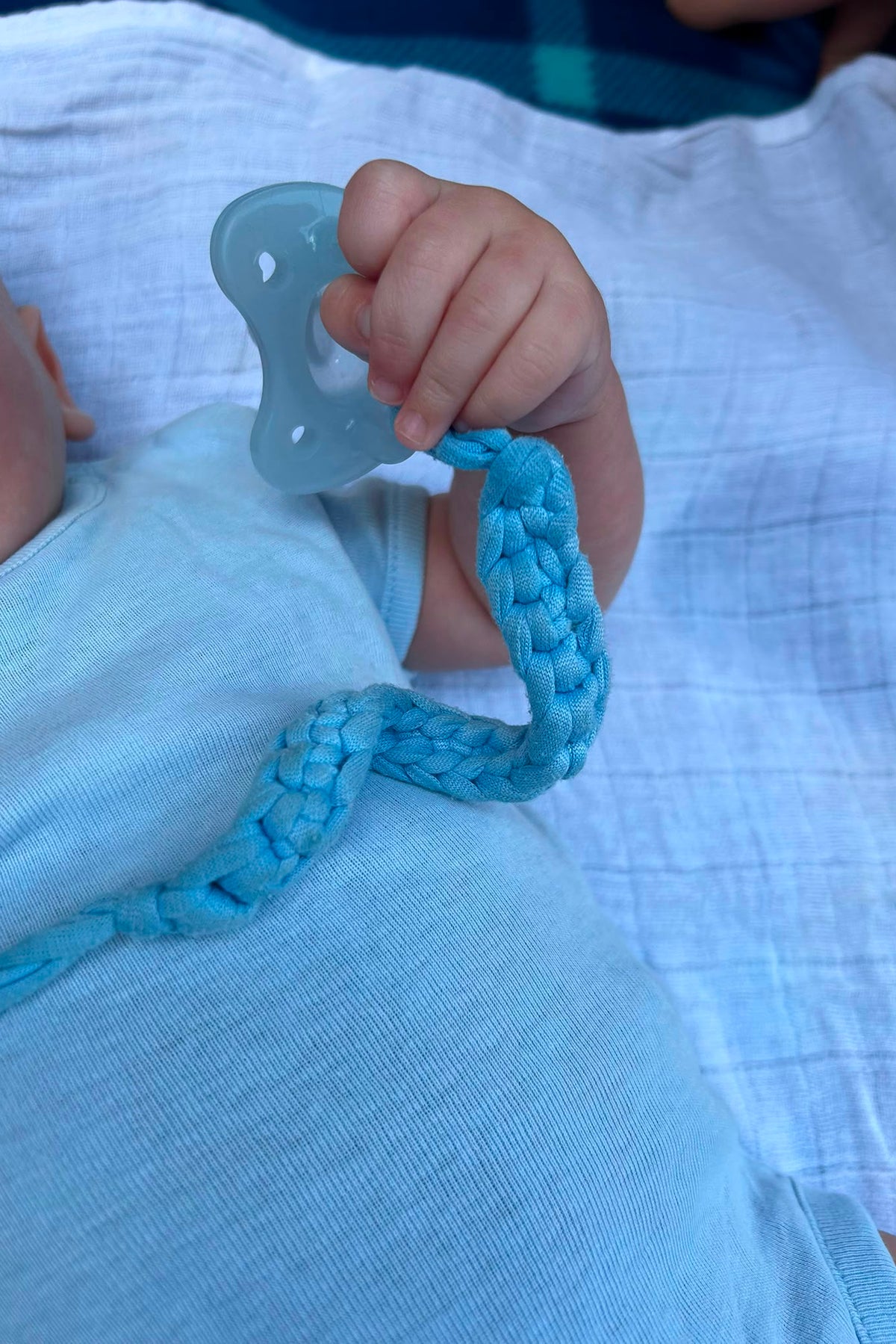 BABY PACIFIER HOLDER